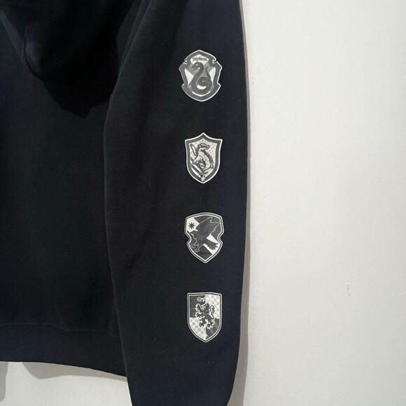 Wizarding World Harry Potter Men's Black Hogwarts Varsity Pullover Hoodie SM - Picture 7 of 9